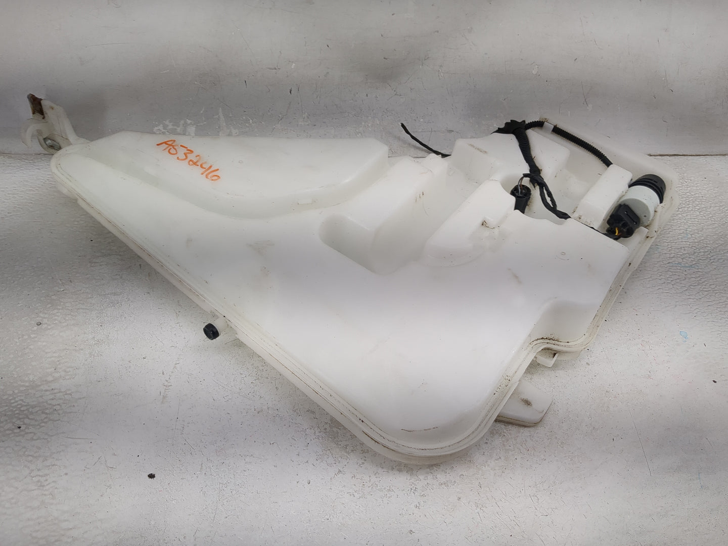 2017-2019 Bmw 330i Windshield Washer Fluid Reservoir Bottle Oem 1473926 - Oemusedautoparts1.com