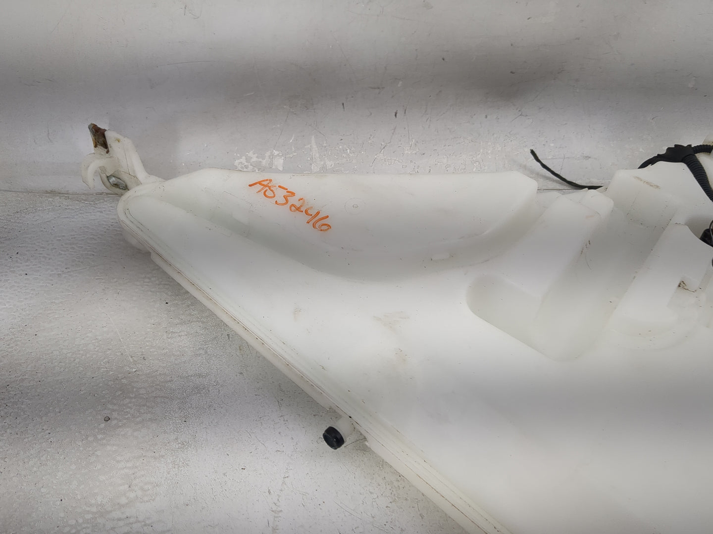 2017-2019 Bmw 330i Windshield Washer Fluid Reservoir Bottle Oem 1473926 - Oemusedautoparts1.com
