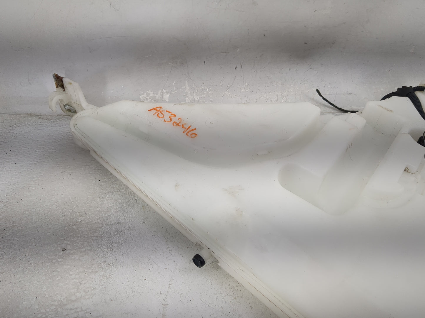 2017-2019 Bmw 330i Windshield Washer Fluid Reservoir Bottle Oem 1473926 - Oemusedautoparts1.com