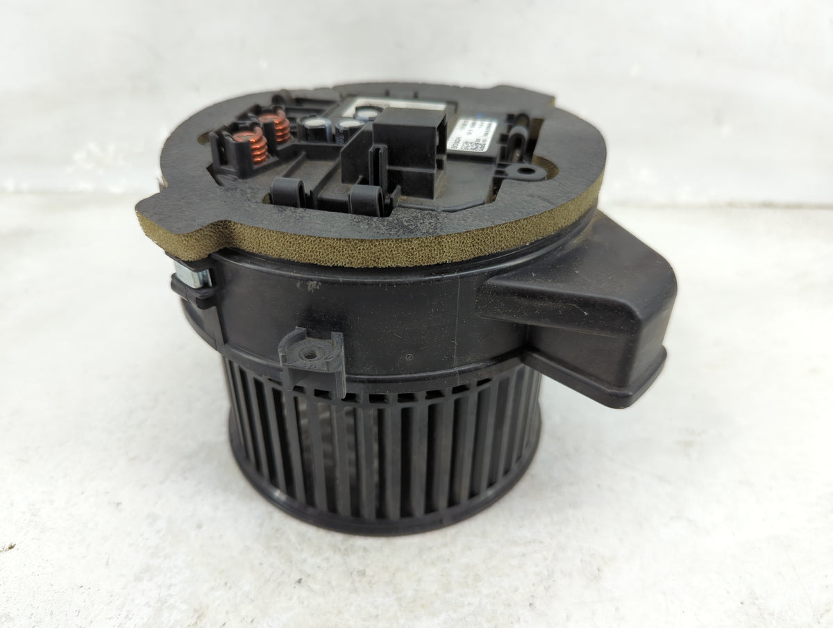 2017 Bmw 540i Heater AC Blower Motor P/N:0130309508 F011500300 Fits OEM Used Auto Parts - Oemusedautoparts1.com