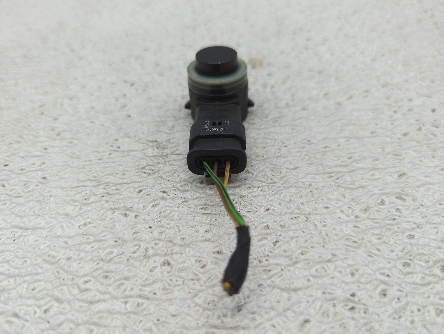 2017 Bmw 740 Front Park Assist Sensor Black - Oemusedautoparts1.com