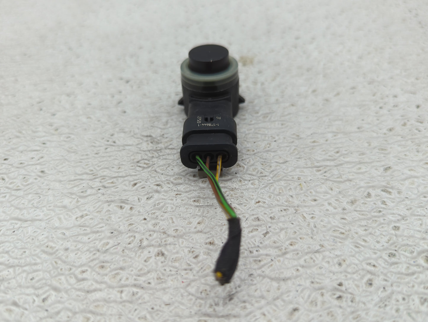 2017 Bmw 740 Front Park Assist Sensor Black - Oemusedautoparts1.com