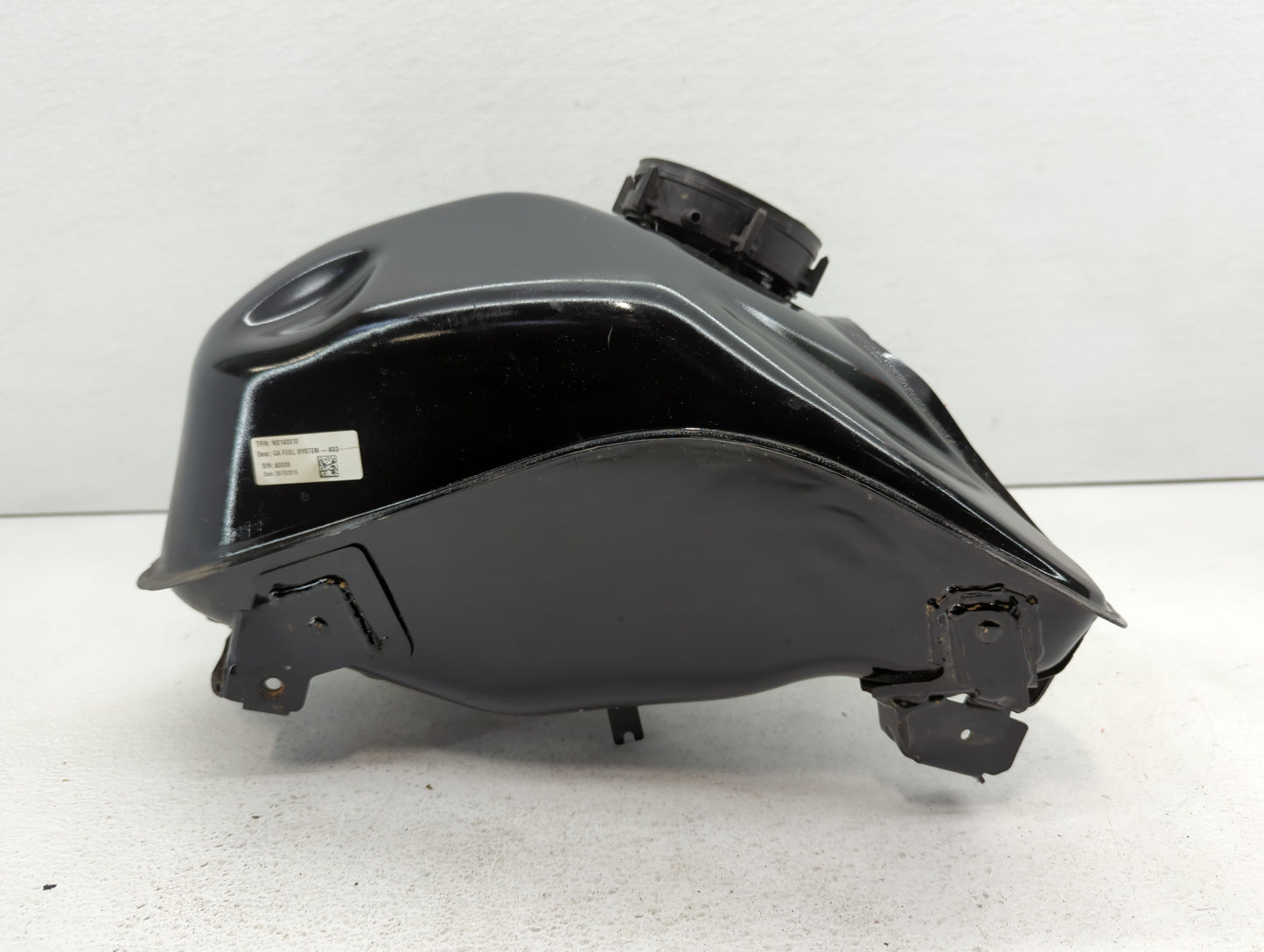2017 Bmw G 310 R Fuel Tank Door Lid Gas Tank Black - Oemusedautoparts1.com