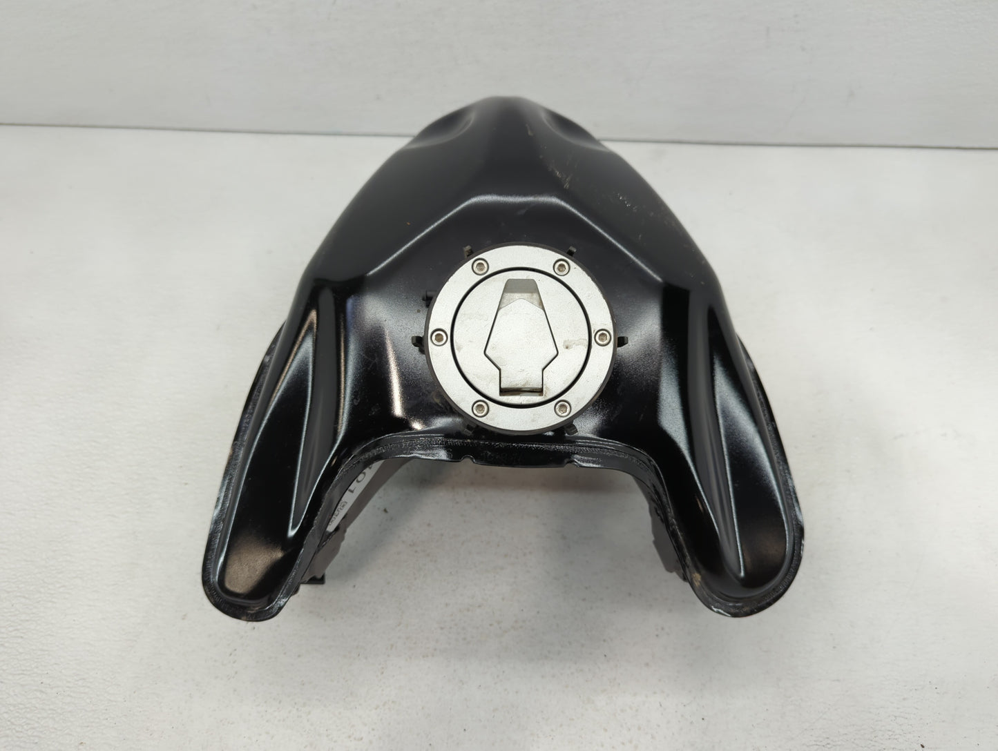2017 Bmw G 310 R Fuel Tank Door Lid Gas Tank Black - Oemusedautoparts1.com