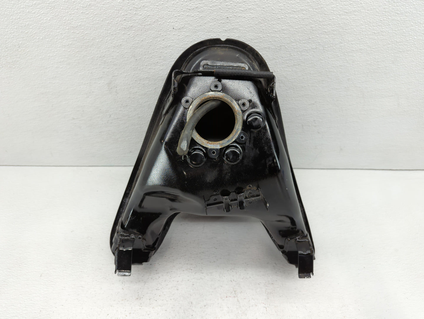 2017 Bmw G 310 R Fuel Tank Door Lid Gas Tank Black - Oemusedautoparts1.com