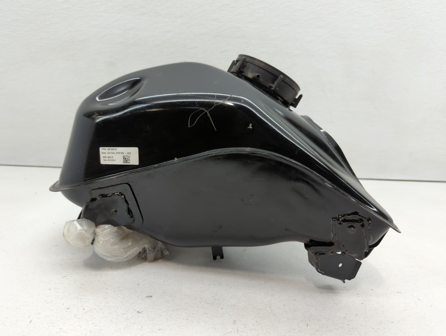 2017 Bmw G 310 R Motorcycle Fuel Gas Petrol Tank Black - Oemusedautoparts1.com