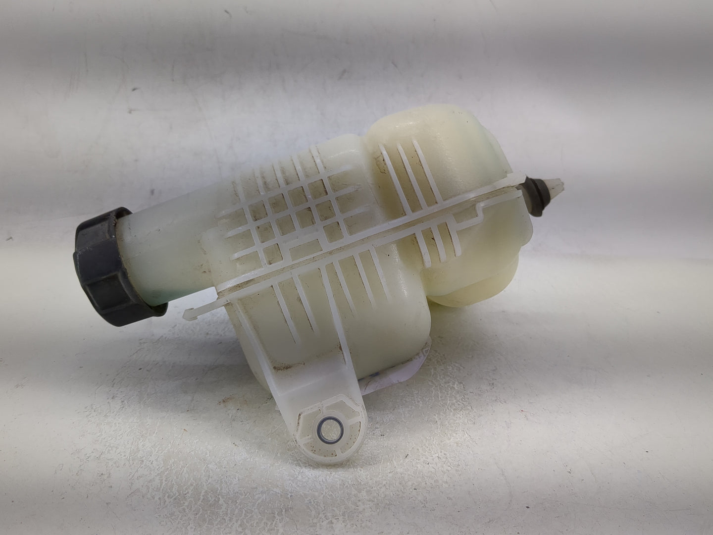 2016-2019 Bmw X1 Windshield Washer Fluid Reservoir Bottle Oem - Oemusedautoparts1.com