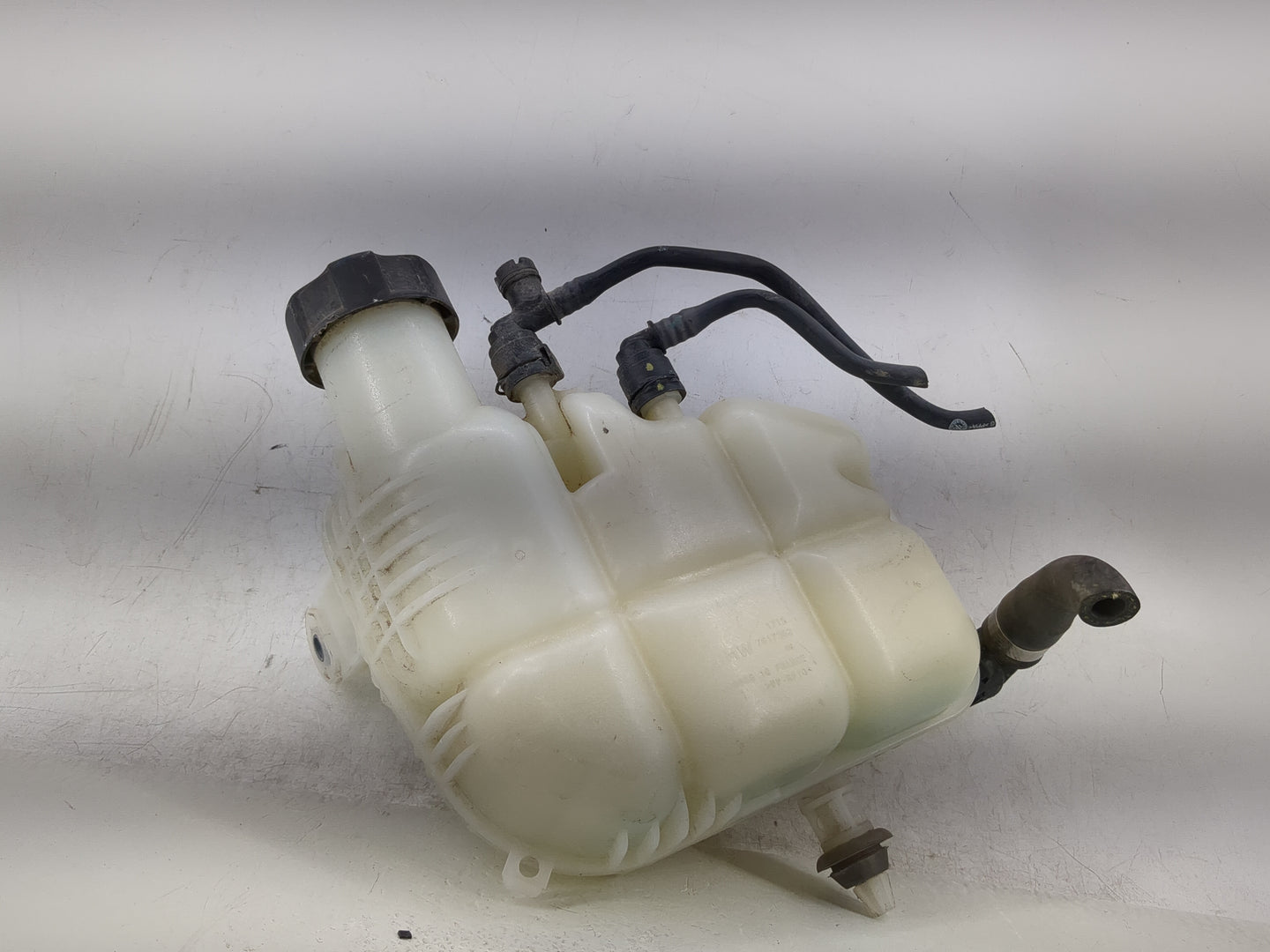 2016-2019 Bmw X1 Windshield Washer Fluid Reservoir Bottle Oem - Oemusedautoparts1.com