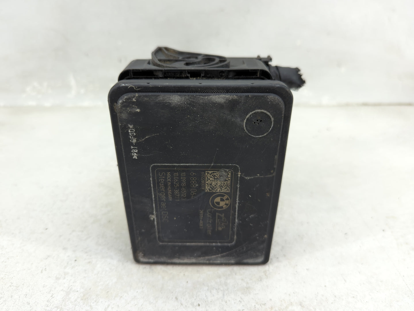 2017 Bmw X1 ABS Pump Control Module Replacement P/N:6888063-01 Fits OEM Used Auto Parts - Oemusedautoparts1.com