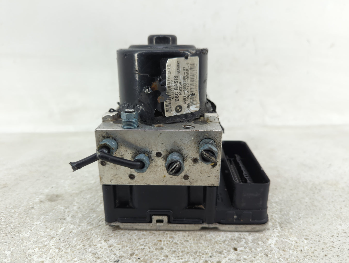 2015-2017 Bmw X3 ABS Pump Control Module Replacement P/N:3451-6852886-01 Fits Fits 2015 2016 2017 2018 OEM Used Auto Parts -
