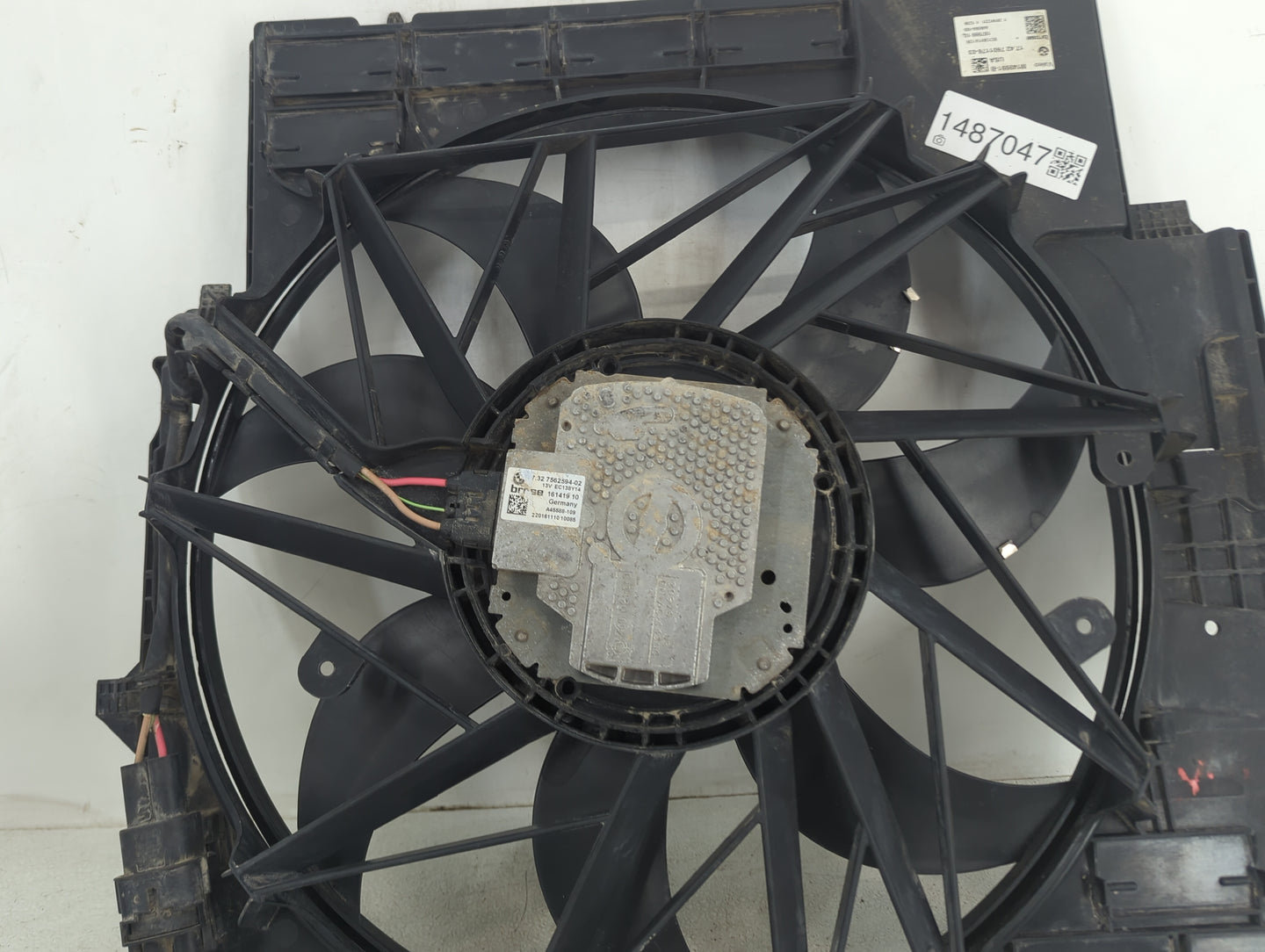 2013-2017 Bmw X3 Electric Radiator Cooling Fan Motor Assembly P/N:17427601176-03 M149991-B Fits Fits 2013 2014 2015 2016 201