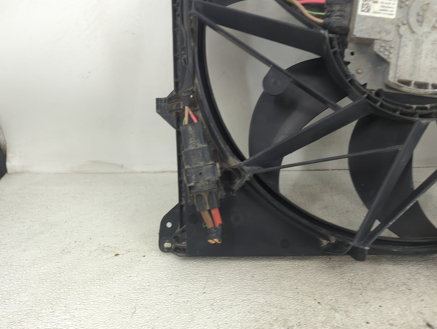 2013-2017 Bmw X3 Electric Radiator Cooling Fan Motor Assembly P/N:17427601176-03 M149991-B Fits Fits 2013 2014 2015 2016 201