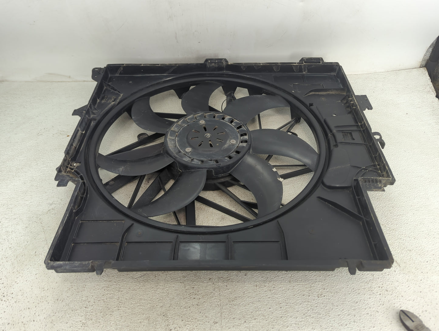2013-2017 Bmw X3 Electric Radiator Cooling Fan Motor Assembly P/N:17427601176-03 M149991-B Fits Fits 2013 2014 2015 2016 201