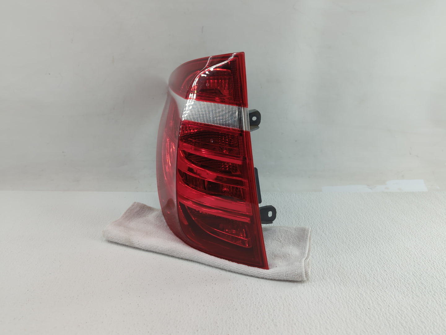 2011-2017 Bmw X3 Tail Light Assembly Passenger Right OEM P/N:7220239 7220240 Fits Fits 2011 2012 2013 2014 2015 2016 2017 OE
