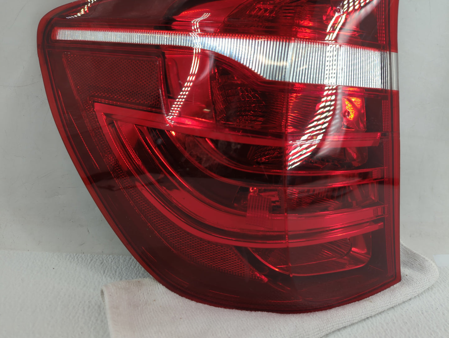 2011-2017 Bmw X3 Tail Light Assembly Passenger Right OEM P/N:7220239 7220240 Fits Fits 2011 2012 2013 2014 2015 2016 2017 OE