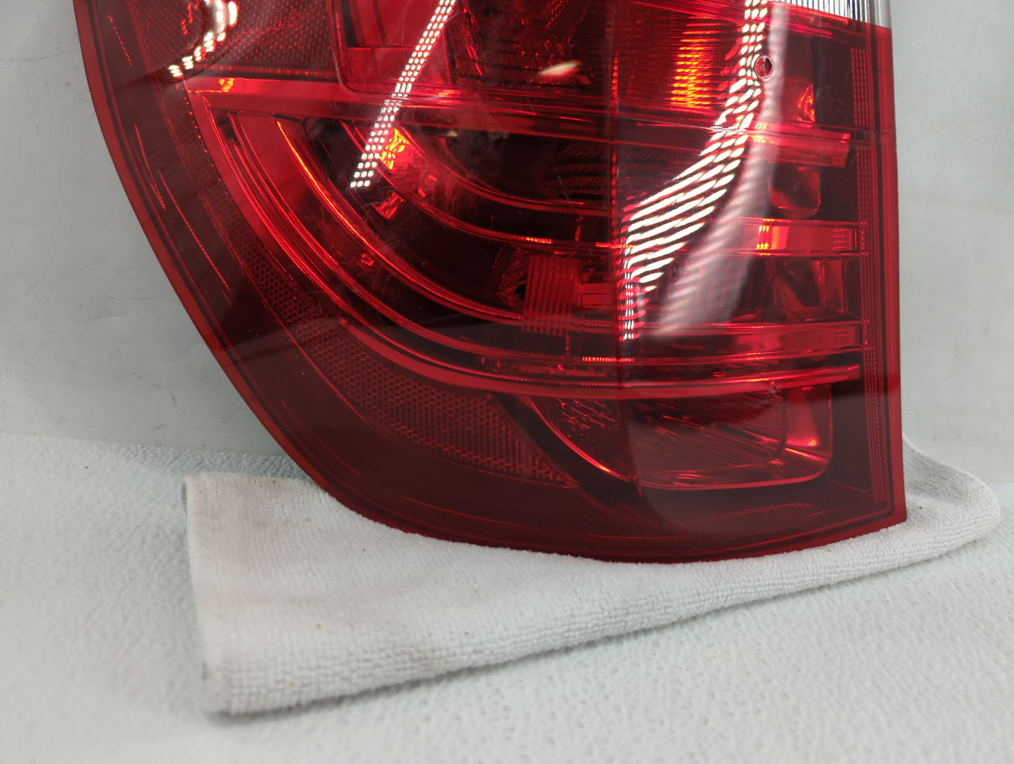 2011-2017 Bmw X3 Tail Light Assembly Passenger Right OEM P/N:7220239 7220240 Fits Fits 2011 2012 2013 2014 2015 2016 2017 OE