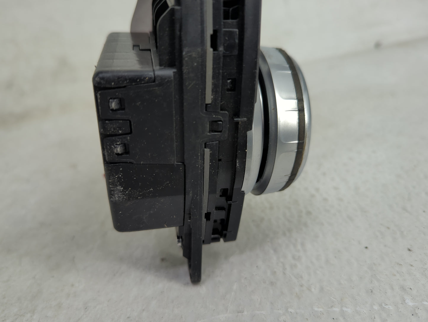 2017 Bmw X5 Radio AM FM Cd Player Receiver Replacement P/N:65826829082-02 6582682908202 Fits OEM Used Auto Parts - Oemusedau