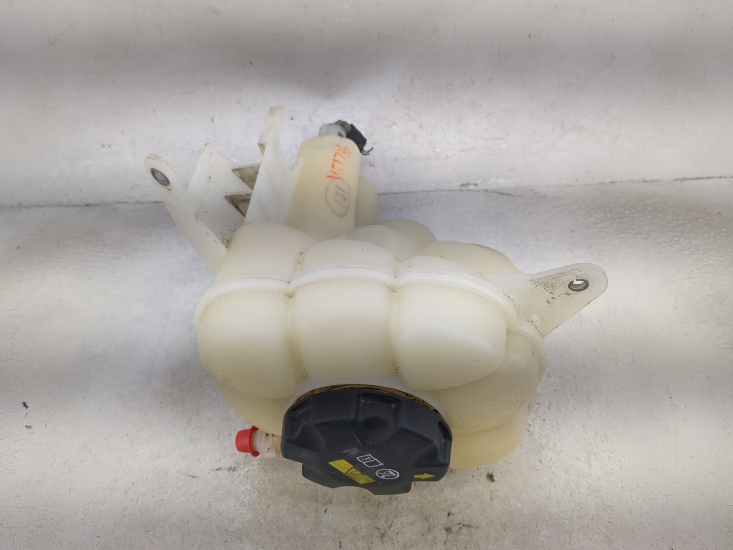 2017 Bmw X6 Radiator Coolant Overflow Expansion Tank Bottle - Oemusedautoparts1.com