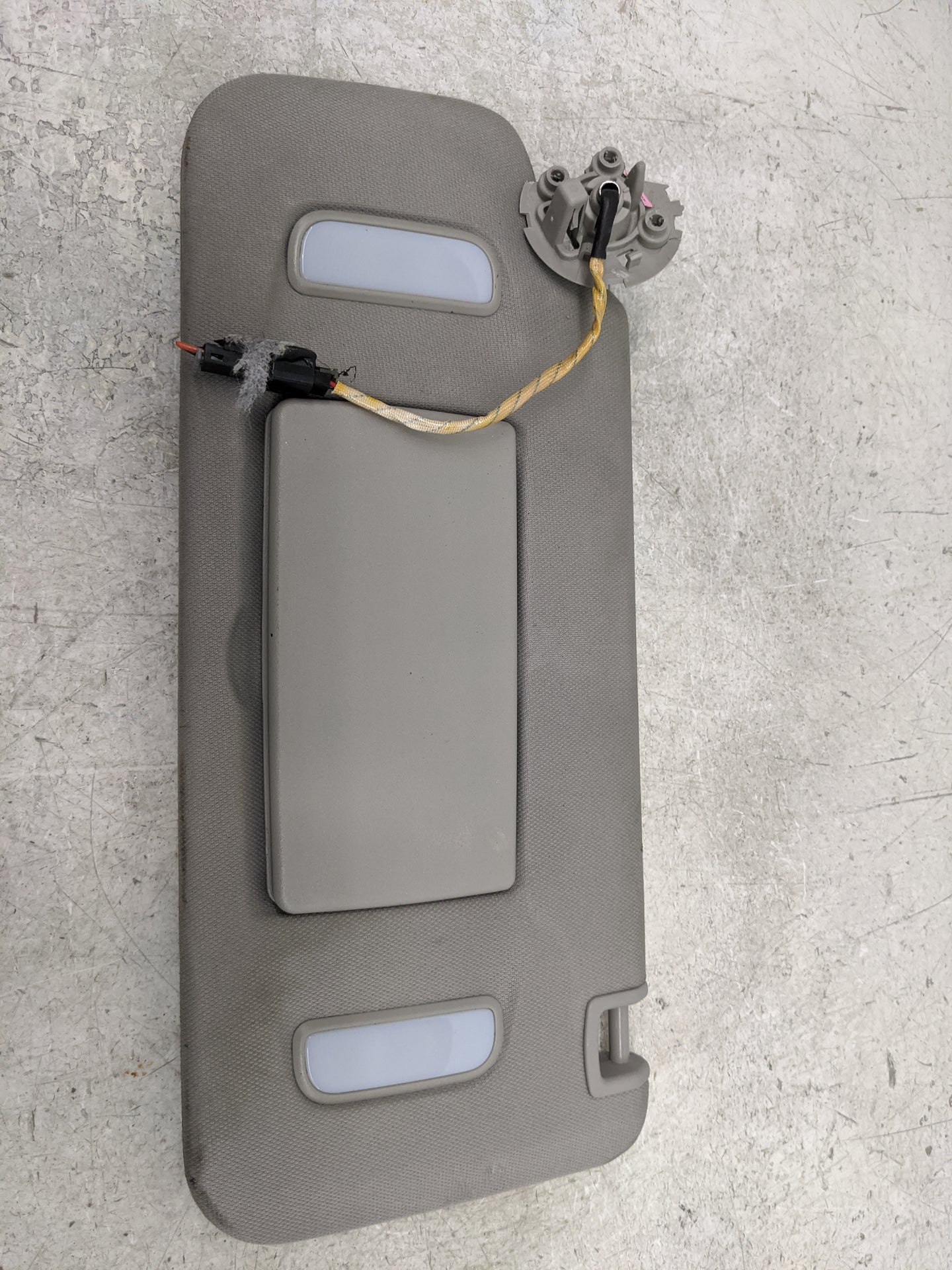 2008-2017 Buick Enclave Sun Visor Shade Replacement Driver Left Mirror Fits OEM Used Auto Parts - Oemusedautoparts1.com