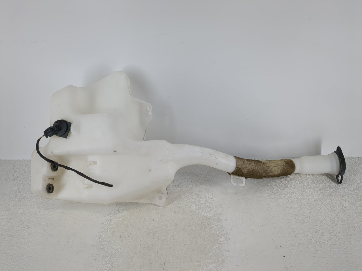 2010-2017 Buick Enclave Windshield Washer Fluid Reservoir Bottle Oem - Oemusedautoparts1.com