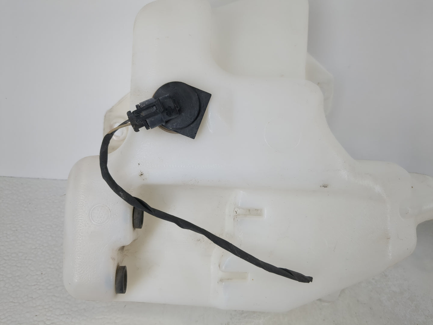 2010-2017 Buick Enclave Windshield Washer Fluid Reservoir Bottle Oem - Oemusedautoparts1.com