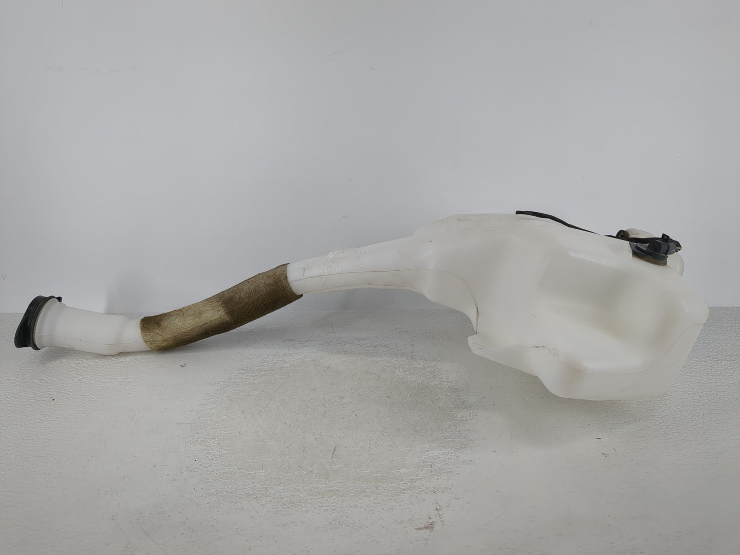 2010-2017 Buick Enclave Windshield Washer Fluid Reservoir Bottle Oem - Oemusedautoparts1.com