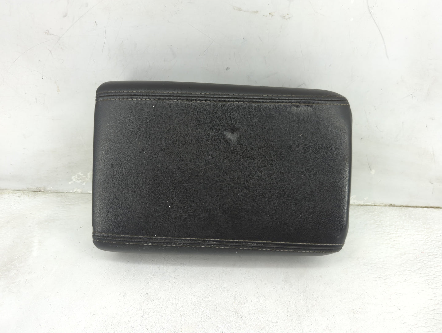 2013-2017 Buick Enclave Center Console Armrest Cover Lid Fits Fits 2013 2014 2015 2016 2017 OEM Used Auto Parts - Oemusedaut