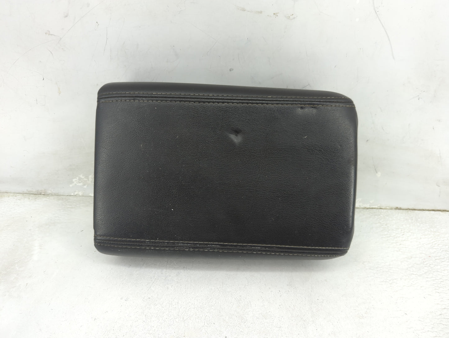 2013-2017 Buick Enclave Center Console Armrest Cover Lid Fits Fits 2013 2014 2015 2016 2017 OEM Used Auto Parts - Oemusedaut