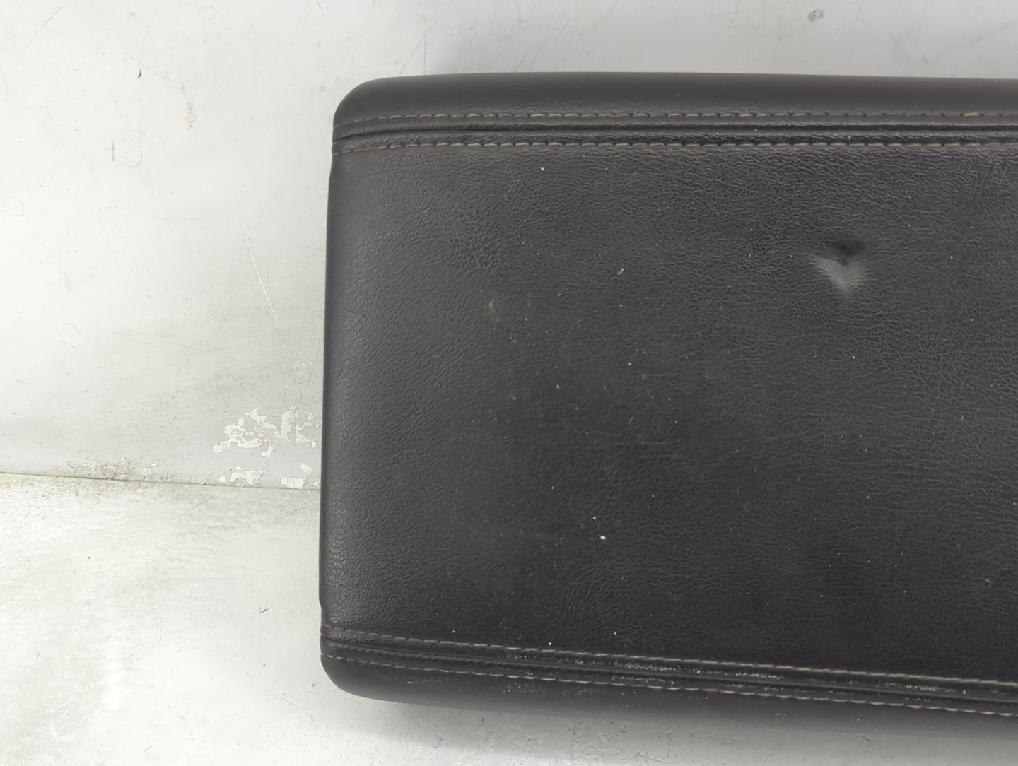 2013-2017 Buick Enclave Center Console Armrest Cover Lid Fits Fits 2013 2014 2015 2016 2017 OEM Used Auto Parts - Oemusedaut