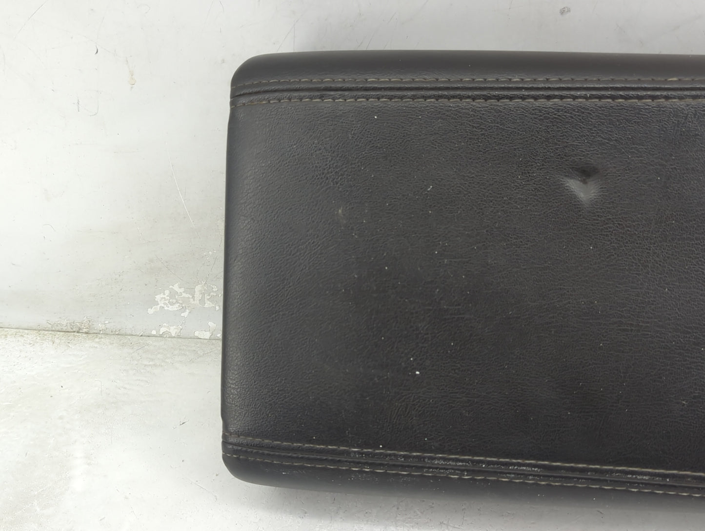 2013-2017 Buick Enclave Center Console Armrest Cover Lid Fits Fits 2013 2014 2015 2016 2017 OEM Used Auto Parts - Oemusedaut