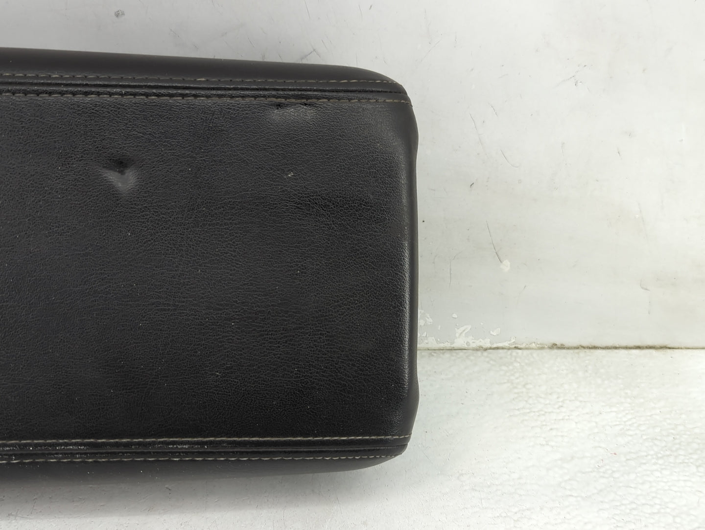 2013-2017 Buick Enclave Center Console Armrest Cover Lid Fits Fits 2013 2014 2015 2016 2017 OEM Used Auto Parts - Oemusedaut