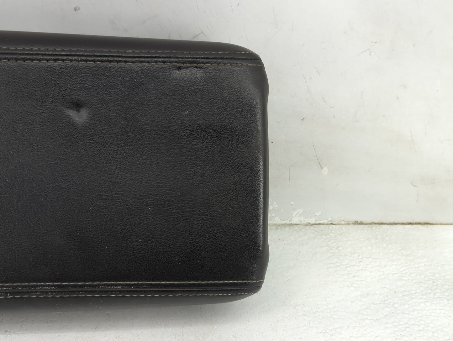 2013-2017 Buick Enclave Center Console Armrest Cover Lid Fits Fits 2013 2014 2015 2016 2017 OEM Used Auto Parts - Oemusedaut