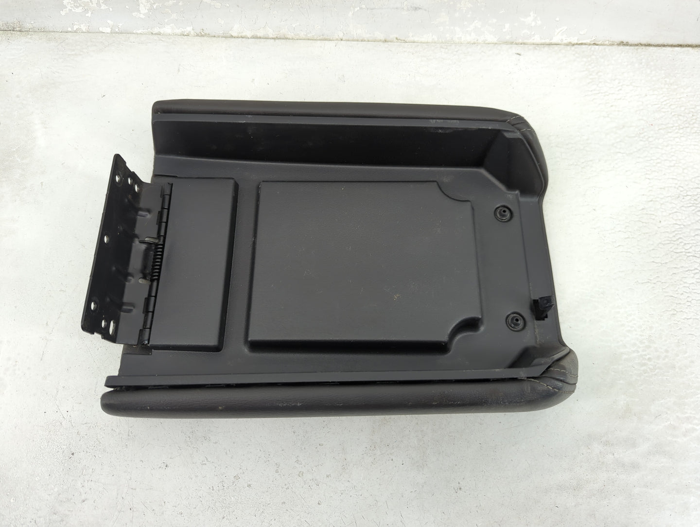 2013-2017 Buick Enclave Center Console Armrest Cover Lid Fits Fits 2013 2014 2015 2016 2017 OEM Used Auto Parts - Oemusedaut