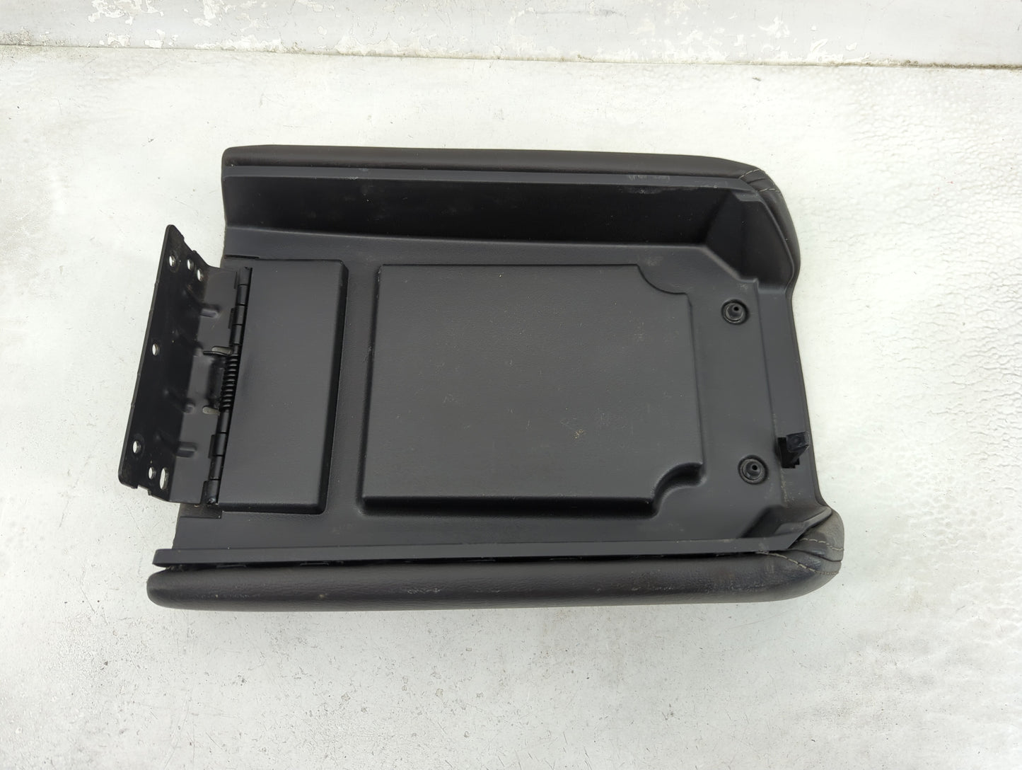 2013-2017 Buick Enclave Center Console Armrest Cover Lid Fits Fits 2013 2014 2015 2016 2017 OEM Used Auto Parts - Oemusedaut