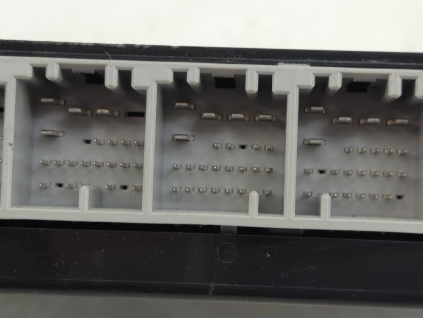 2013-2017 Buick Enclave Body Control Module Bcm Inner Cabin Fuse Box - Oemusedautoparts1.com