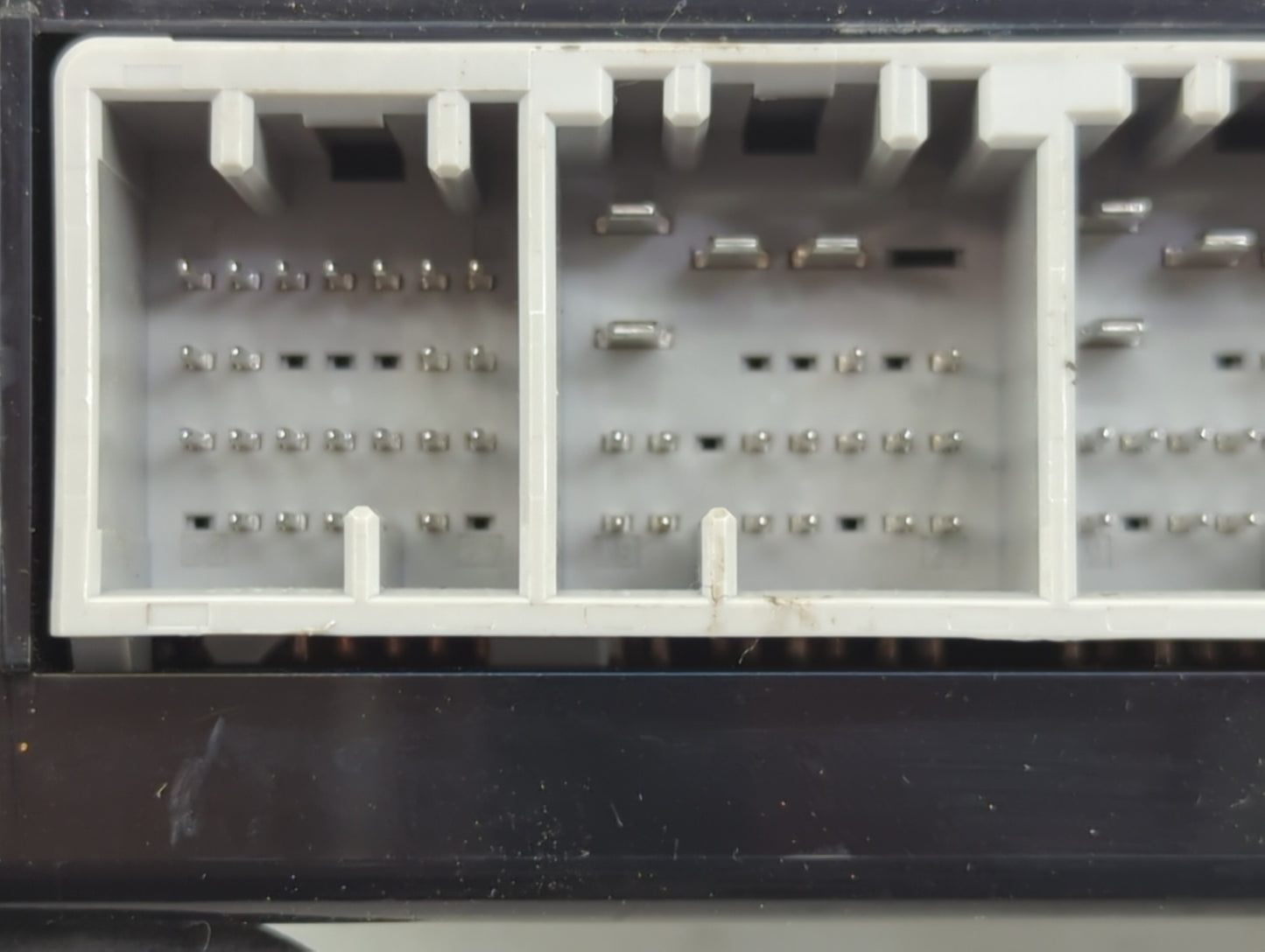 2013-2017 Buick Enclave Body Control Module Bcm Inner Cabin Fuse Box - Oemusedautoparts1.com