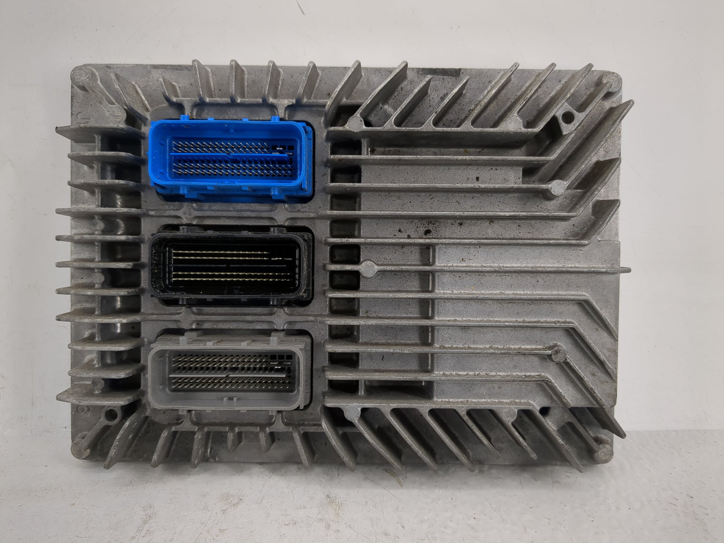 2017 Buick Enclave PCM Engine Control Computer ECU ECM PCU OEM P/N:E39A 12670801 Fits Fits 2018 2019 2020 OEM Used Auto Part