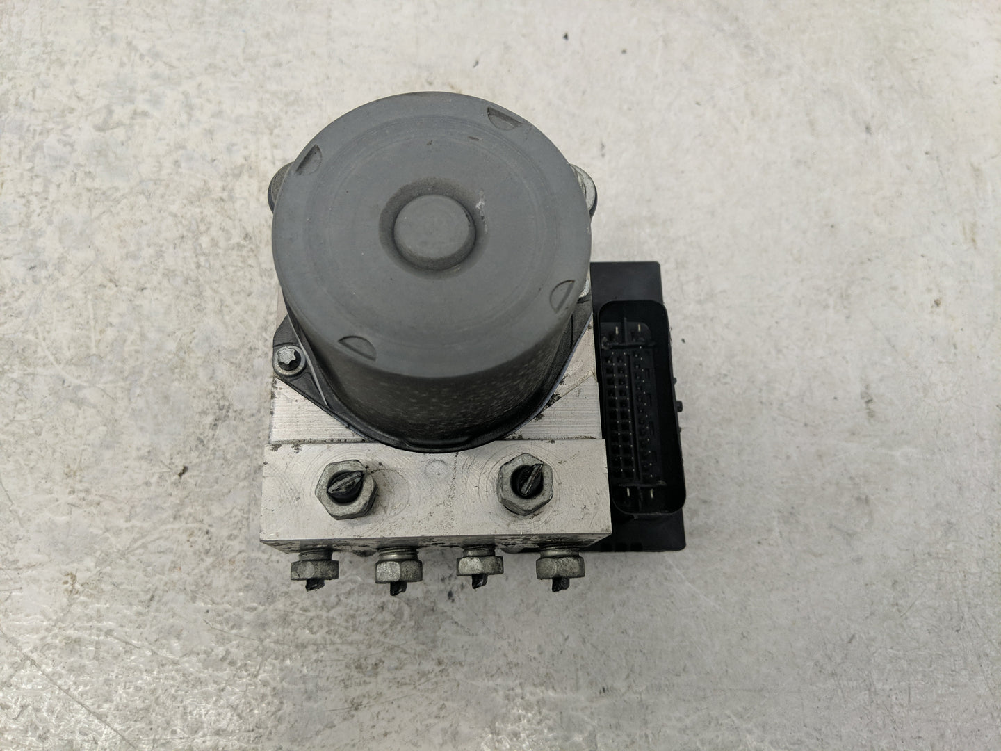 2012-2017 Buick Enclave ABS Pump Control Module Replacement P/N:0 265 952 315 Fits Fits 2012 2013 2014 2015 2016 2017 OEM Us