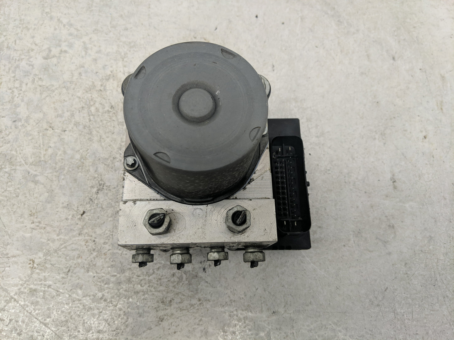 2012-2017 Buick Enclave ABS Pump Control Module Replacement P/N:0 265 952 315 Fits Fits 2012 2013 2014 2015 2016 2017 OEM Us