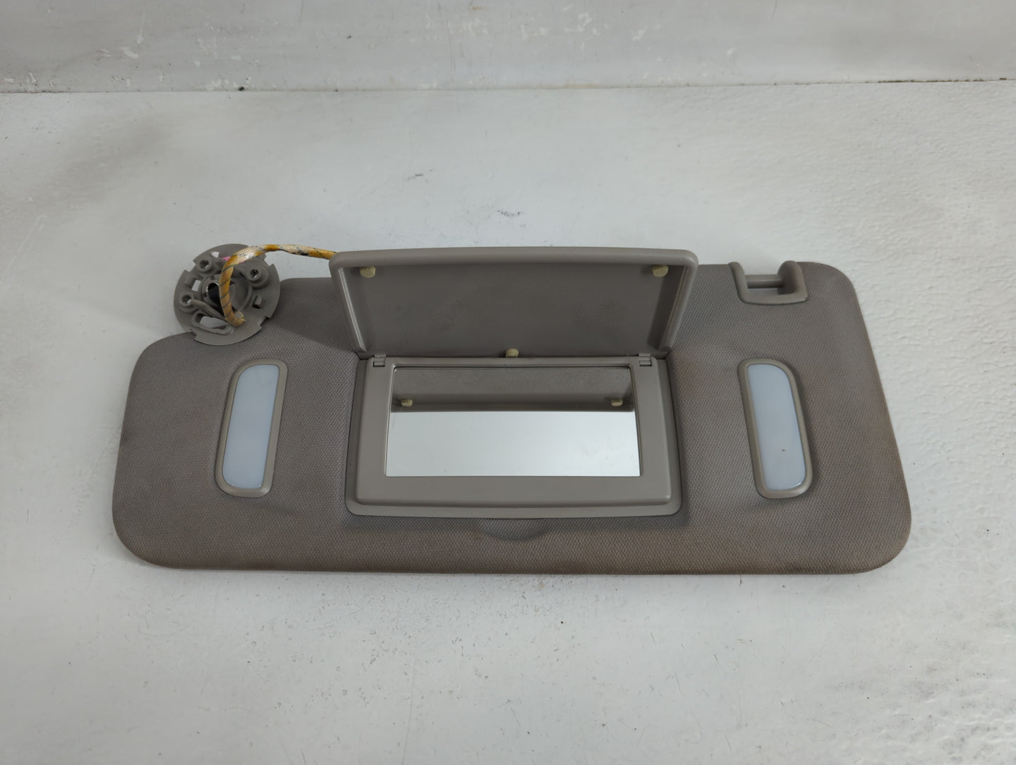 2008-2017 Buick Enclave Sun Visor Shade Replacement Driver Left Mirror Fits OEM Used Auto Parts - Oemusedautoparts1.com