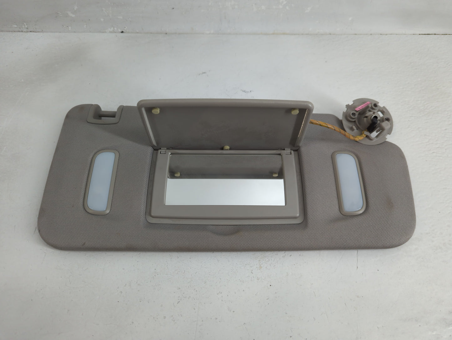 2008-2017 Buick Enclave Sun Visor Shade Replacement Passenger Right Mirror Fits OEM Used Auto Parts - Oemusedautoparts1.com