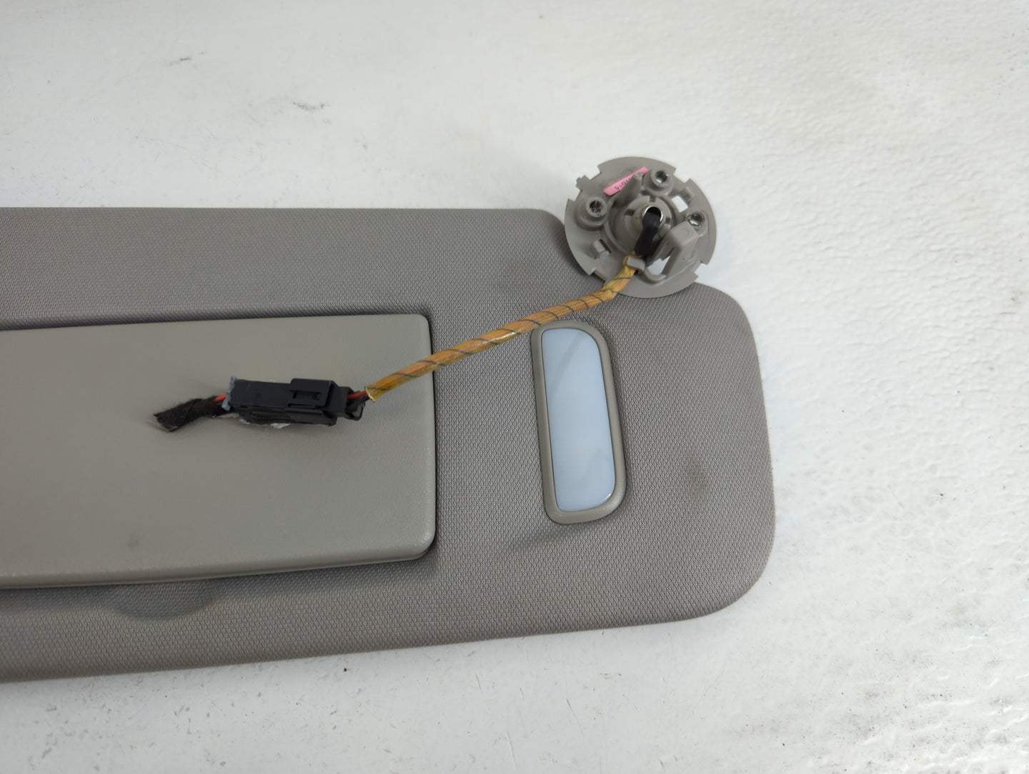 2008-2017 Buick Enclave Sun Visor Shade Replacement Passenger Right Mirror Fits OEM Used Auto Parts - Oemusedautoparts1.com