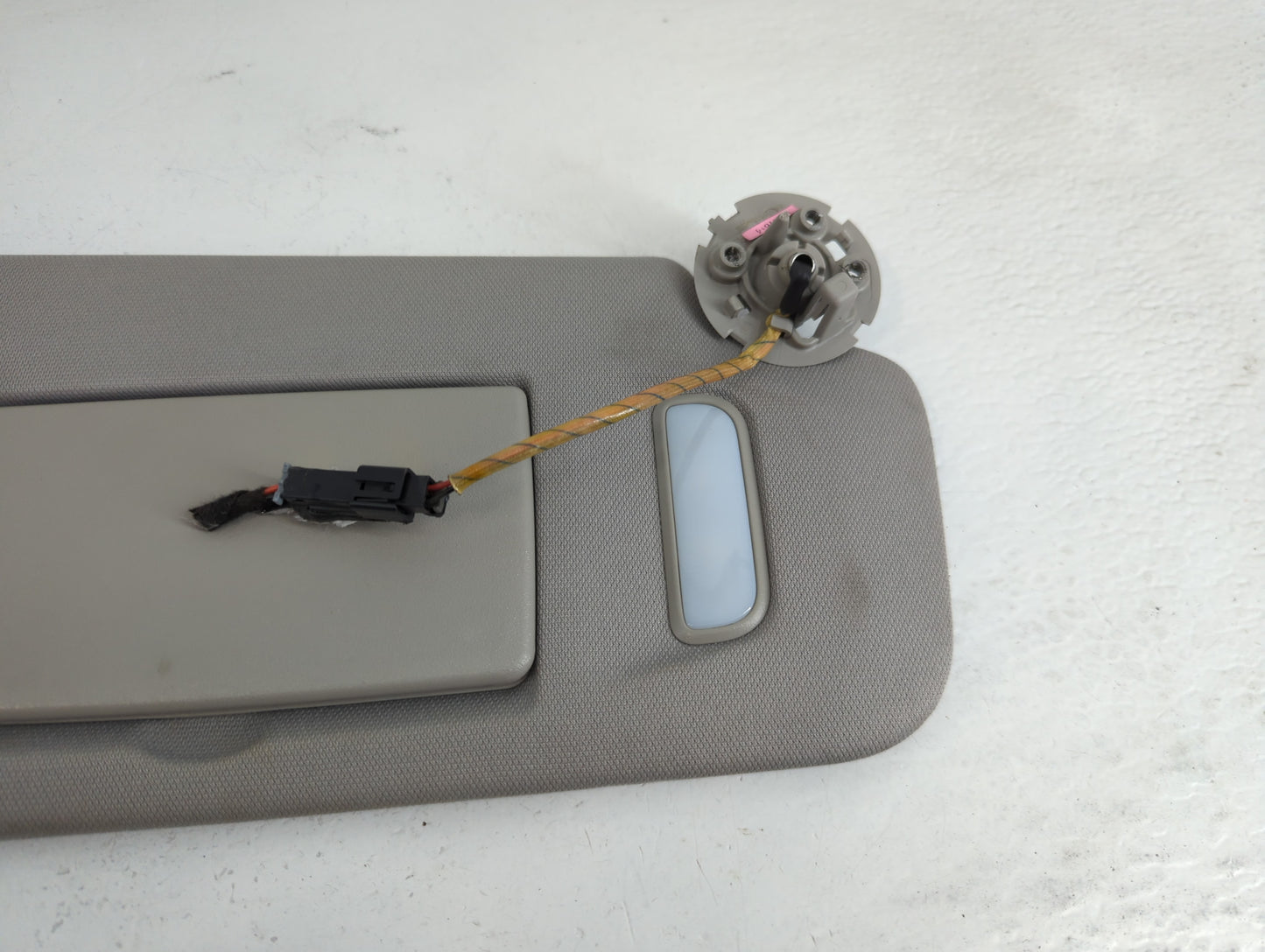 2008-2017 Buick Enclave Sun Visor Shade Replacement Passenger Right Mirror Fits OEM Used Auto Parts - Oemusedautoparts1.com