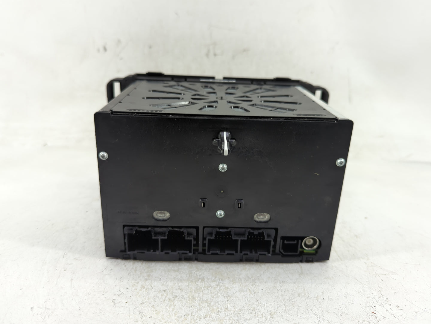2016-2017 Buick Enclave Radio AM FM Cd Player Receiver Replacement P/N:84082781 Fits Fits 2016 2017 OEM Used Auto Parts - Oe