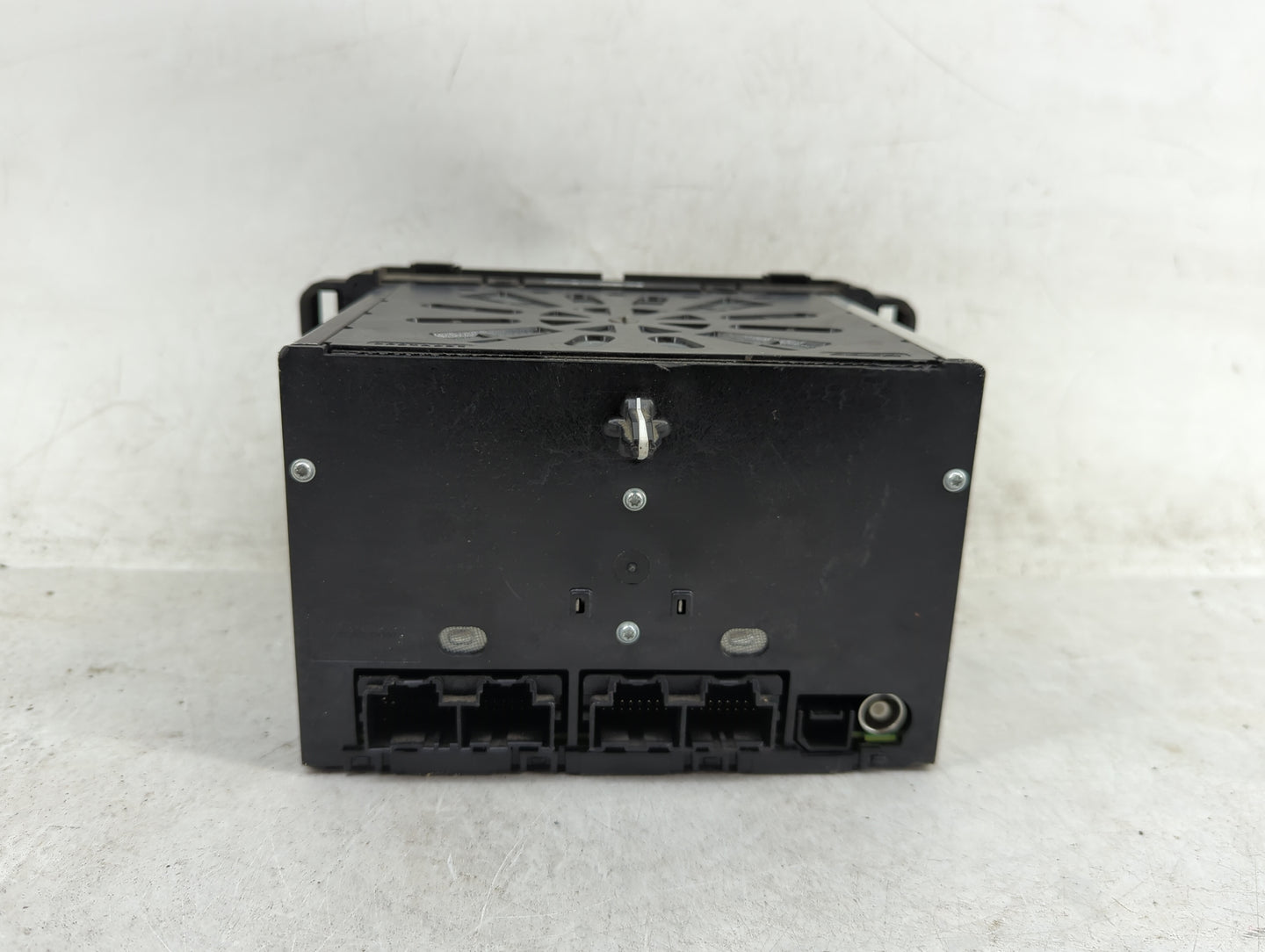 2016-2017 Buick Enclave Radio AM FM Cd Player Receiver Replacement P/N:84082781 28528989 Fits Fits 2016 2017 OEM Used Auto P