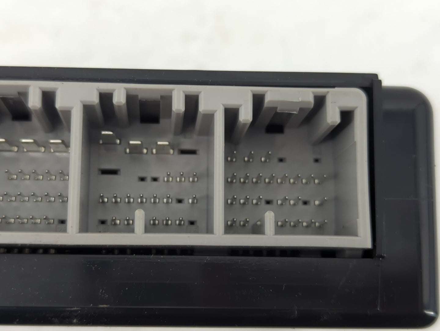 2013-2017 Buick Enclave Body Control Module Bcm Inner Cabin Fuse Box - Oemusedautoparts1.com