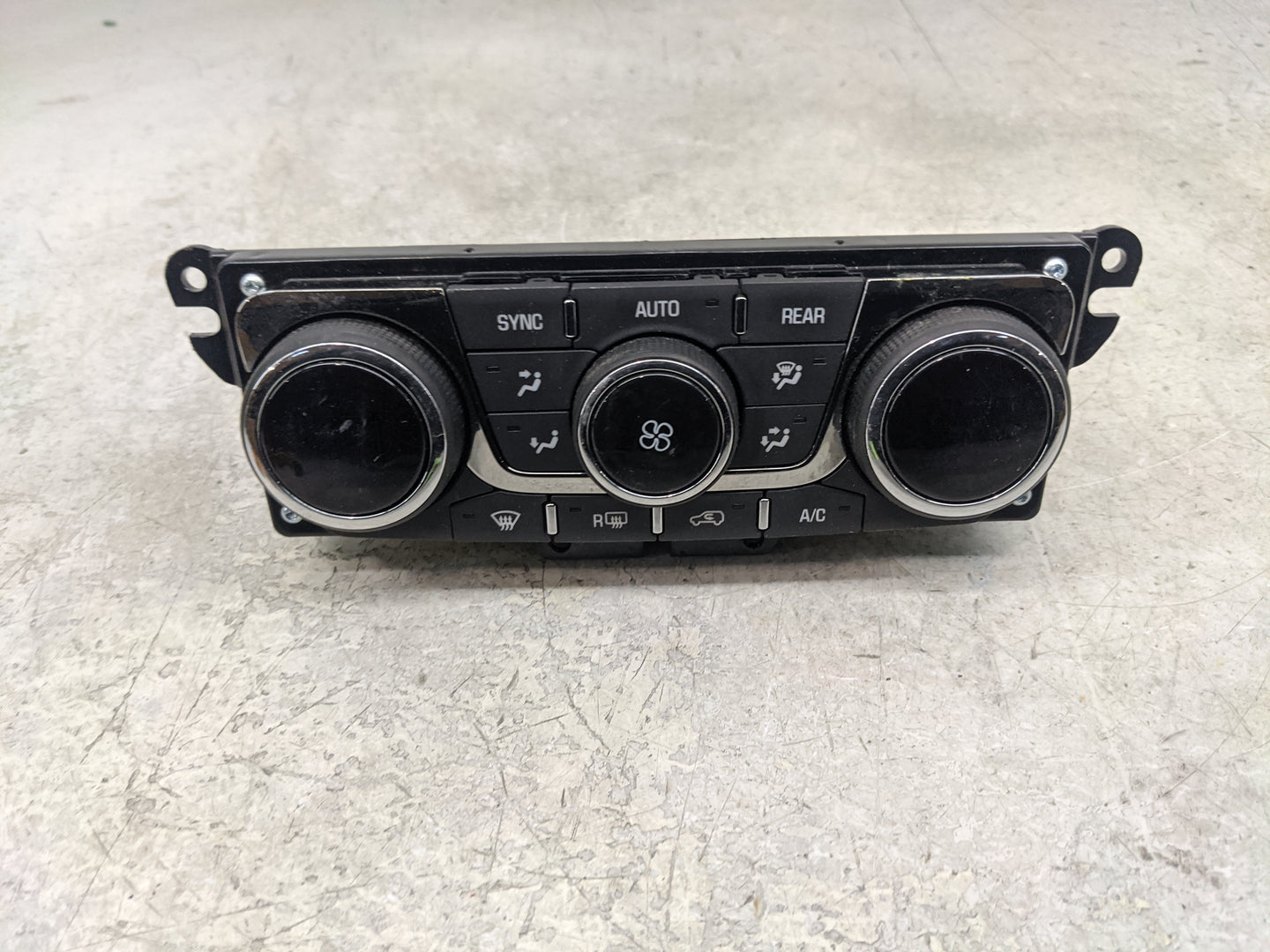 2017 Buick Enclave Climate Control Module Temperature AC/Heater Replacement P/N:147589501 23251328 Fits OEM Used Auto Parts 