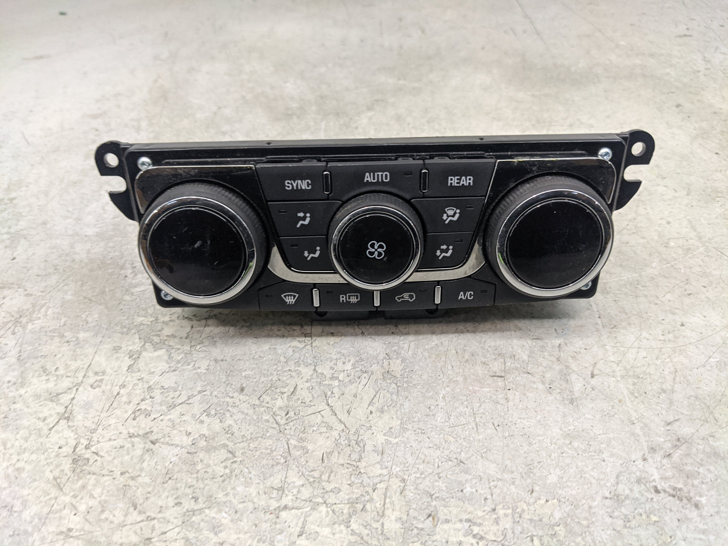2017 Buick Enclave Climate Control Module Temperature AC/Heater Replacement P/N:147589501 23251328 Fits OEM Used Auto Parts 