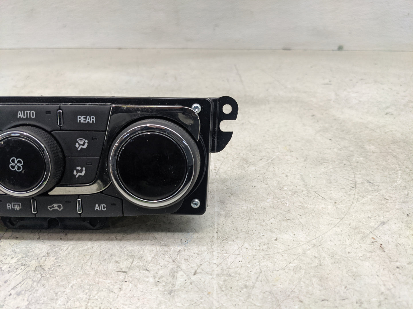 2017 Buick Enclave Climate Control Module Temperature AC/Heater Replacement P/N:147589501 23251328 Fits OEM Used Auto Parts 