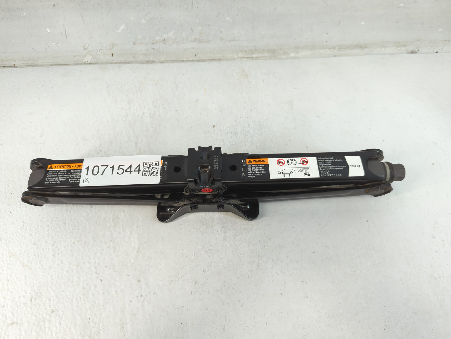 2017 Buick Encore Spare Scissor Car Jack - Oemusedautoparts1.com
